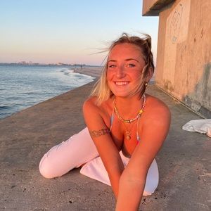 Meet your Posher, Ava